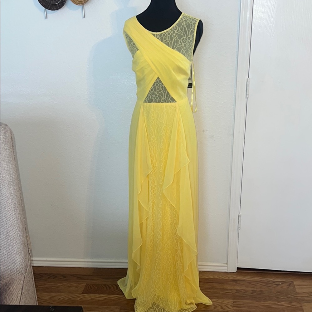 BCBGMAXAZRIA Elegant Yellow Lace Evening Gown. Sz 12. NWT
